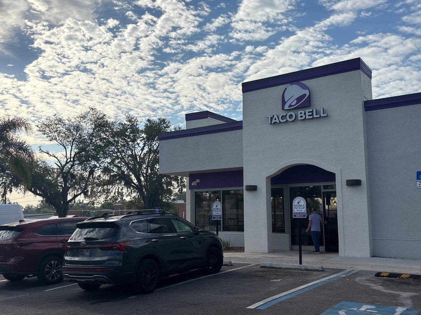 Fachada de restaurante de cadena reconocida